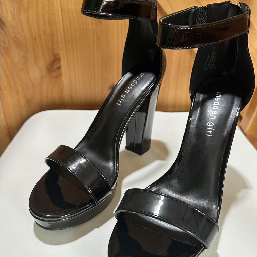 BRAND NEW Madden Girl Black Platform 5” Heels